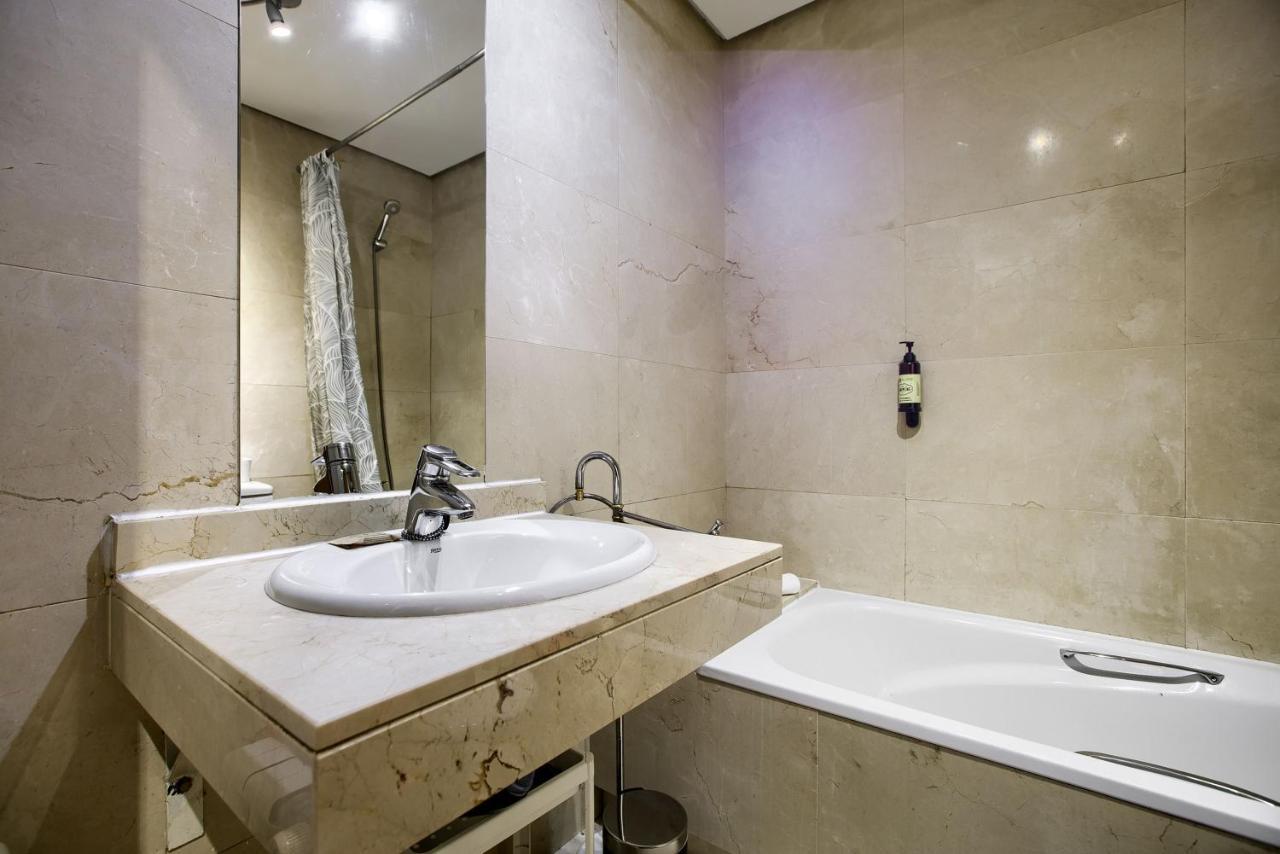Charming Elegant Gran Via Appartement Madrid Buitenkant foto