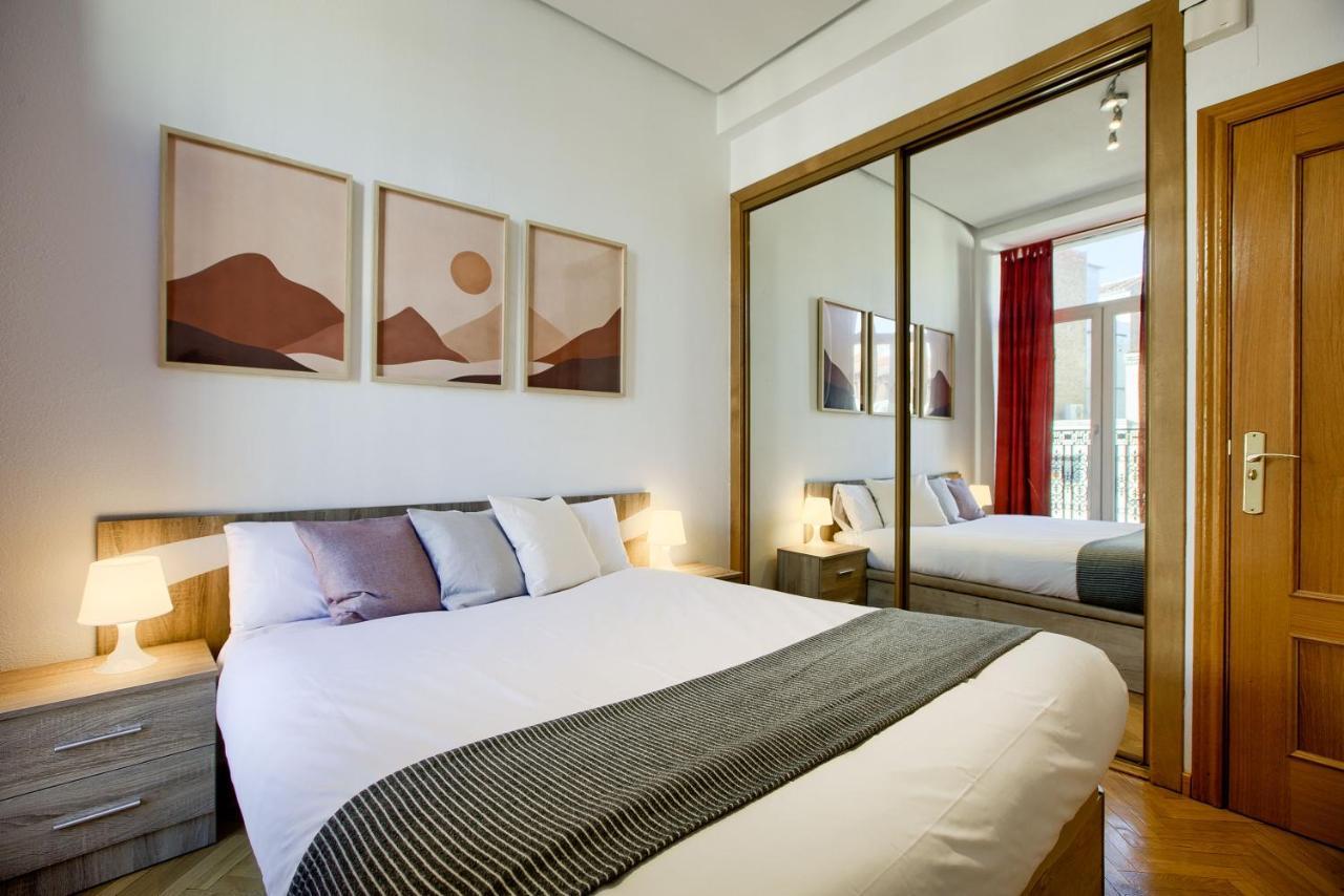 Charming Elegant Gran Via Appartement Madrid Buitenkant foto
