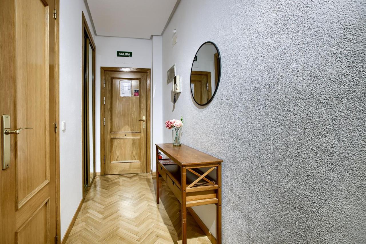 Charming Elegant Gran Via Appartement Madrid Buitenkant foto
