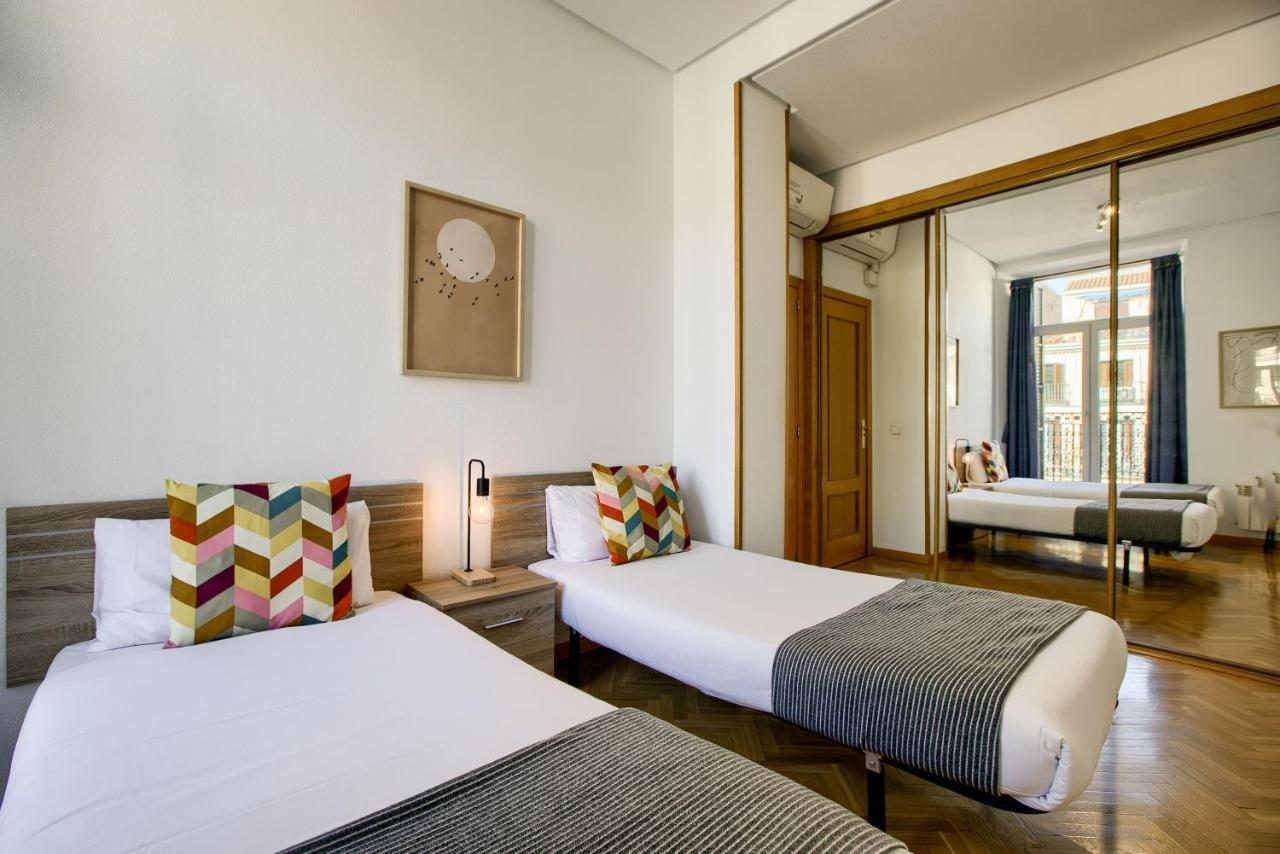 Charming Elegant Gran Via Appartement Madrid Buitenkant foto
